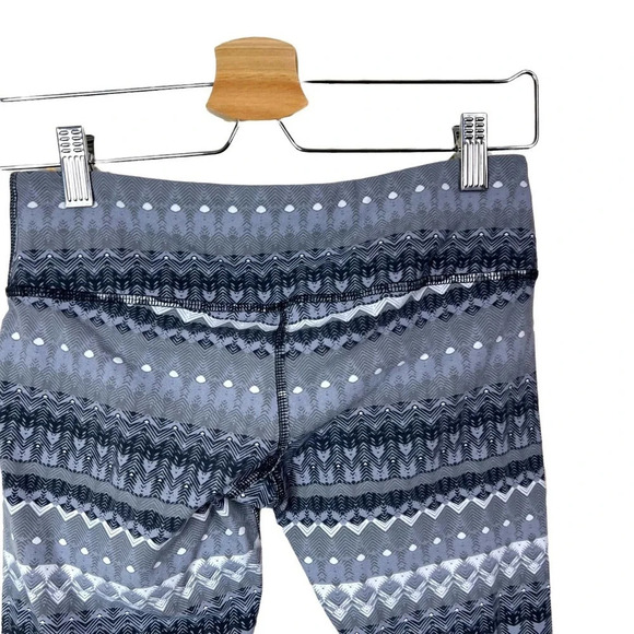 Alo Yoga Cropped Leggings Fair Isle Geometric Print Stretch Gray Size Small - Picture 6 of 9